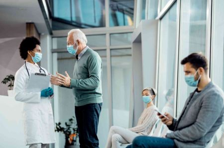 jpeg-optimizer_senior-man-african-american-doctor-wearing-face-masks-while-talking-hospital-min
